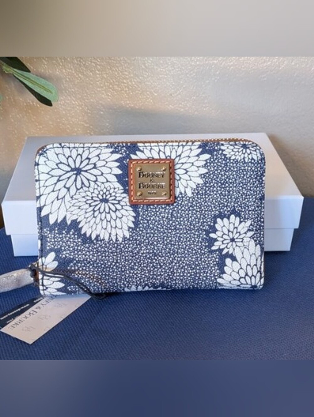 NWT! Dooney & Bourke Zinnia Medium Zip Around Wallet in MIDNIGHT BLUE
